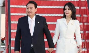 韩国前总统尹锡悦夫妇时隔9个月法庭相见，细节披露：他眼眶泛红凝视妻子，不时抹泪