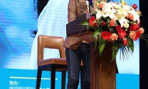 57岁王小丫近照认不出：满脸皱纹似老太，曾因工作太拼患尿毒症