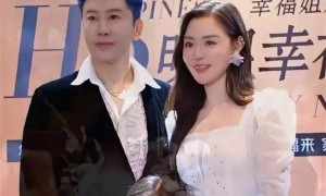57岁的毛宁和家人的全家福里，幸福感都要溢出来了
