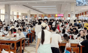 武汉大学取消预约入校后食堂爆满，学生“无座可坐”，学校回应