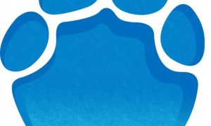 常州一商场楼顶现诡异人头雕像，网友：夜间被“盯”到发毛，仿佛在偷窥，商场回应