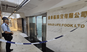 香港巨额黄金盗窃案，11男1女获保释