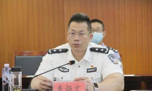 市委书记和县长同场踢球，谁赢了？|豫观察