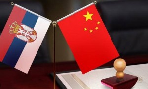 武契奇刚抵达中国，塞尔维亚爆发数万人抗议，有人不愿看到他访华